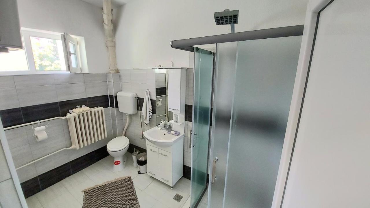 Inner City Two Bedroom Apartment Skopje Eksteriør bilde