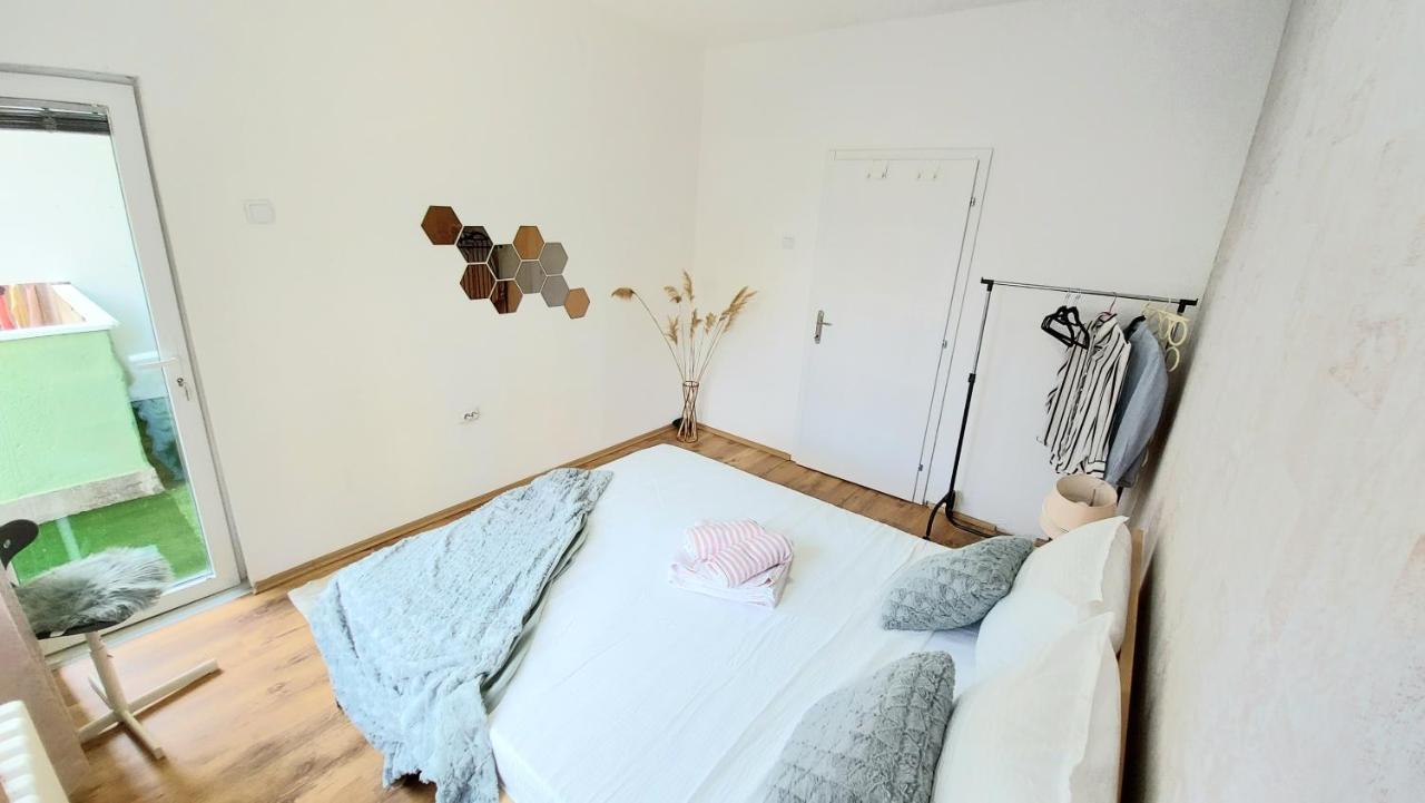 Inner City Two Bedroom Apartment Skopje Eksteriør bilde